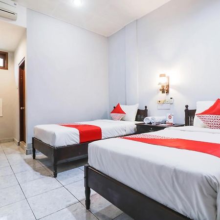 Oyo 2411 Taman Mekar Beach Inn 2 Kuta Lombok Buitenkant foto