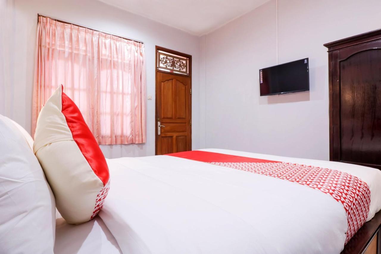 Oyo 2411 Taman Mekar Beach Inn 2 Kuta Lombok Buitenkant foto