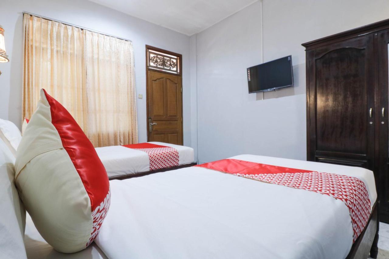 Oyo 2411 Taman Mekar Beach Inn 2 Kuta Lombok Buitenkant foto